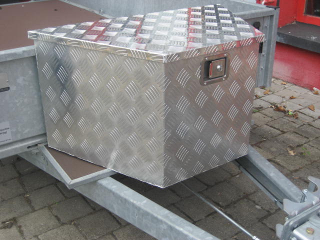 Deichselbox / Staubox ALU Werkzeugkasten mit Griffplattenschloß, B
